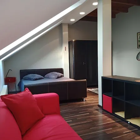 Apartment Family Or Group In Center *