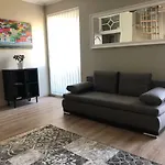 Family Or Group In Center Apartamento