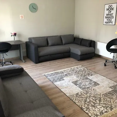 Family Or Group In Center شقة