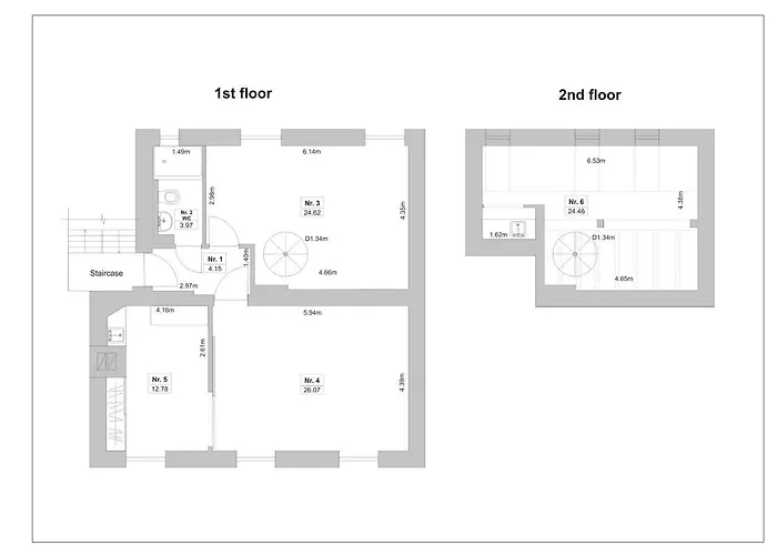 Family Or Group In Center شقة