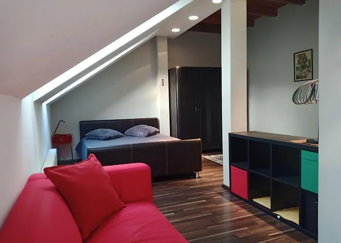 Apartment Family Or Group In Center *